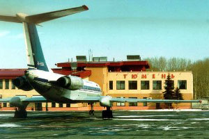 В тюменском аэропорту самолет выкатился за пределы полосы