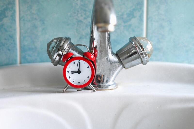 Сточные воды попали в пруд? Тагильчан напугали последствия аварии на канализации | В Нижнем Тагиле ликвидируют последствия порыва канализации