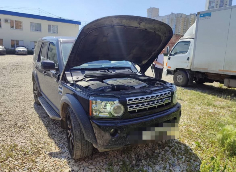 Приставы арестовали автомобиль из-за многомиллионного долга | На Урале приставы арестовали машину из-за крупного долга