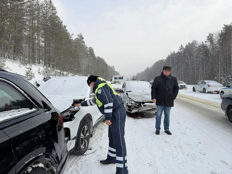 Три массовые аварии за сутки: что произошло на трассах Урала | В Свердловской области за день произошло три массовых ДТП Три массовые аварии за сутки: что произошло на трассах Урала | В Свердловской области за день произошло три массовых ДТП