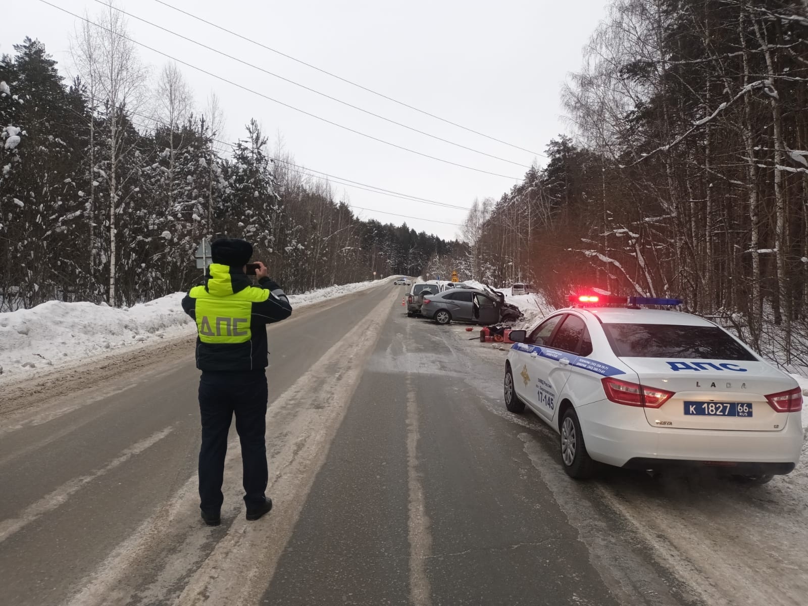Под Екатеринбургом в ДТП пострадали два человека, из них один несовершеннолетний