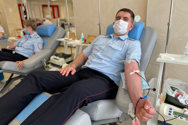 В День защиты детей сотрудники Управления ГИБДД Свердловской области сдали кровь