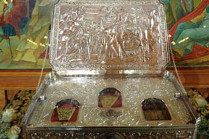 Даров волхвов раскидал пьяный хулиган по Храму Христа Спасителя