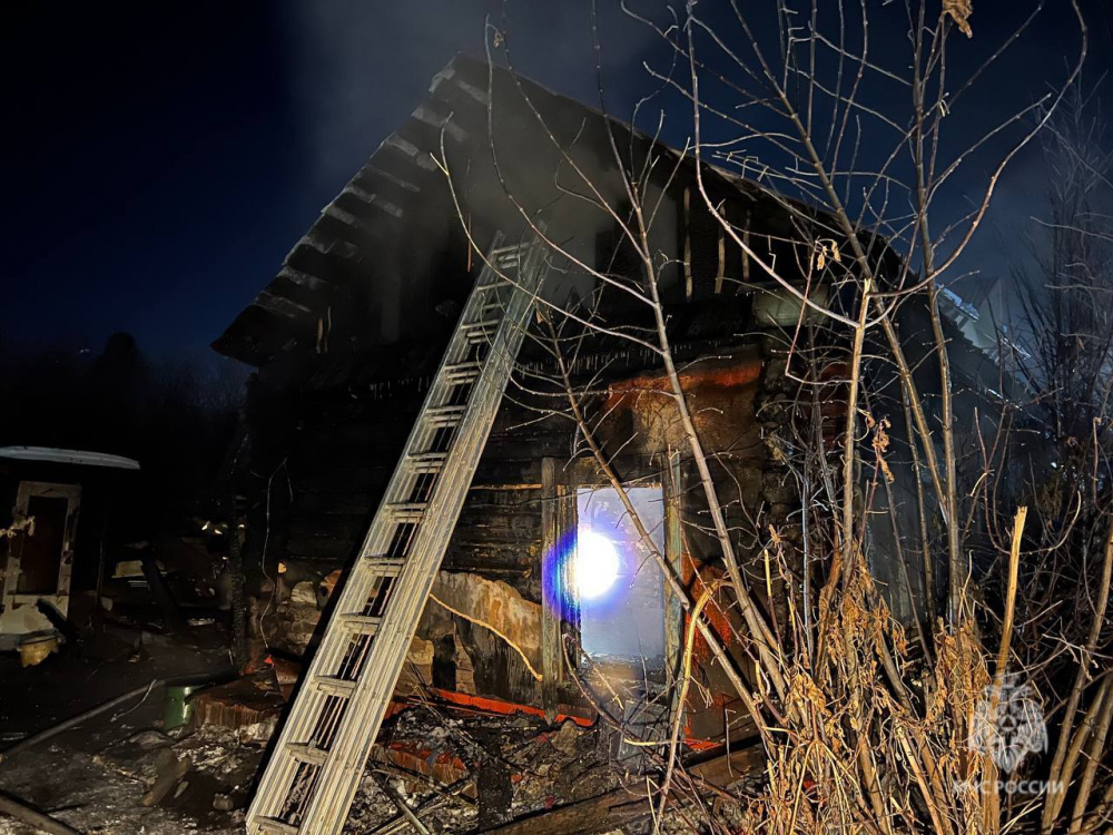 Два человека погибли при пожаре в Тюменской области  | В Тюменской области пожар погубил двоих человек 