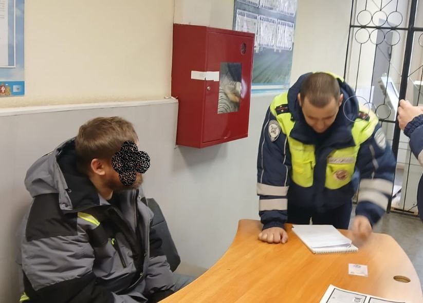 Житель Екатеринбурга задолжал государству 114 тысяч рублей штрафов и чуть не сбил ребёнка  | Уралец едва не задавил ребёнка в Верхней Пышме 