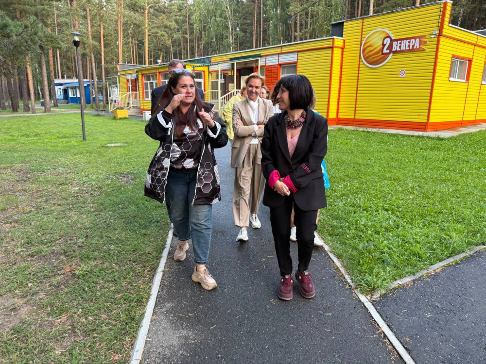 Более 410 тысяч юных свердловчан отдохнули летом в регионе  | В Свердловской области за лето отдохнули более 410 тысяч детей 