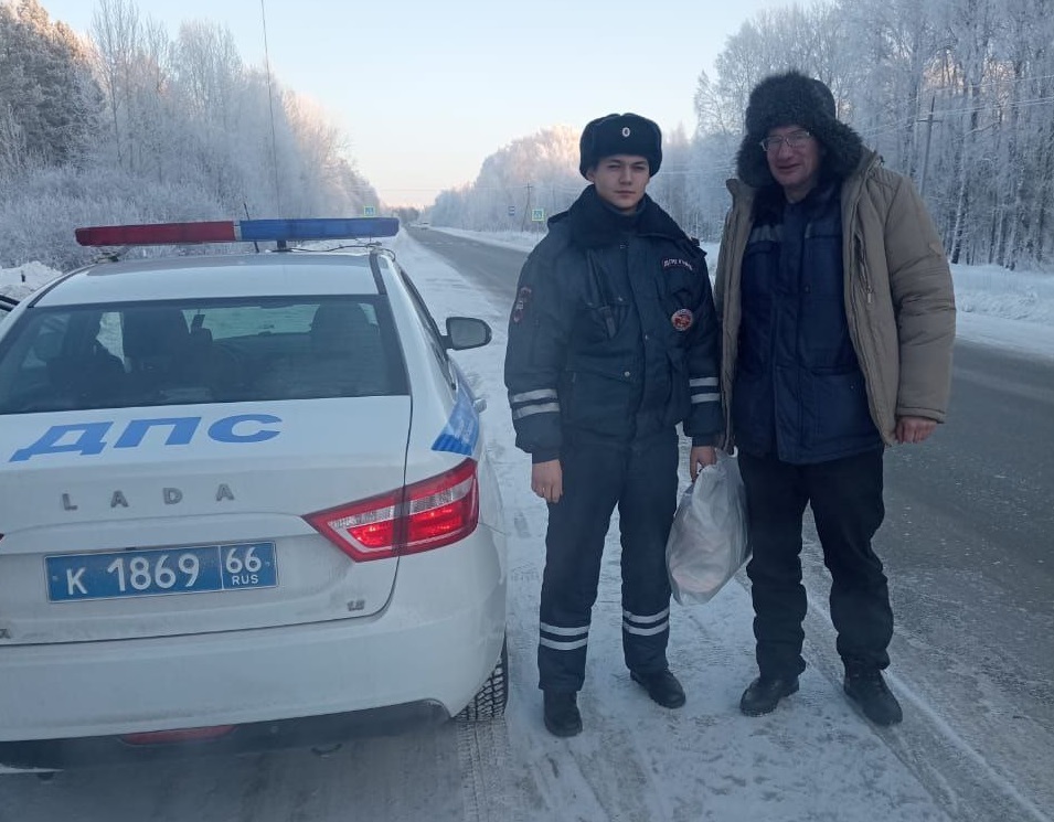 Сотрудники ГИБДД помогли югорчанину встретить Новый год с семьёй