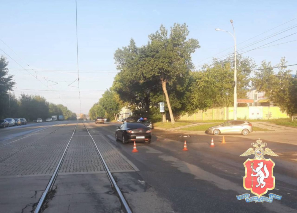 Неслась на красный свет — пешеход погиб под колёсами машины в Екатеринбурге  | В Екатеринбурге «Mazda 6» задавила пешехода 