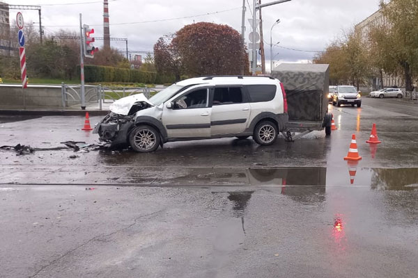 В Екатеринбурге в ДТП пострадали четыре человека