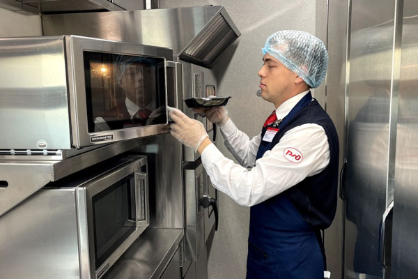 В уральских поездах дальнего следования без вагонов-ресторанов пассажиры смогут заказывать полноценное горячее питание