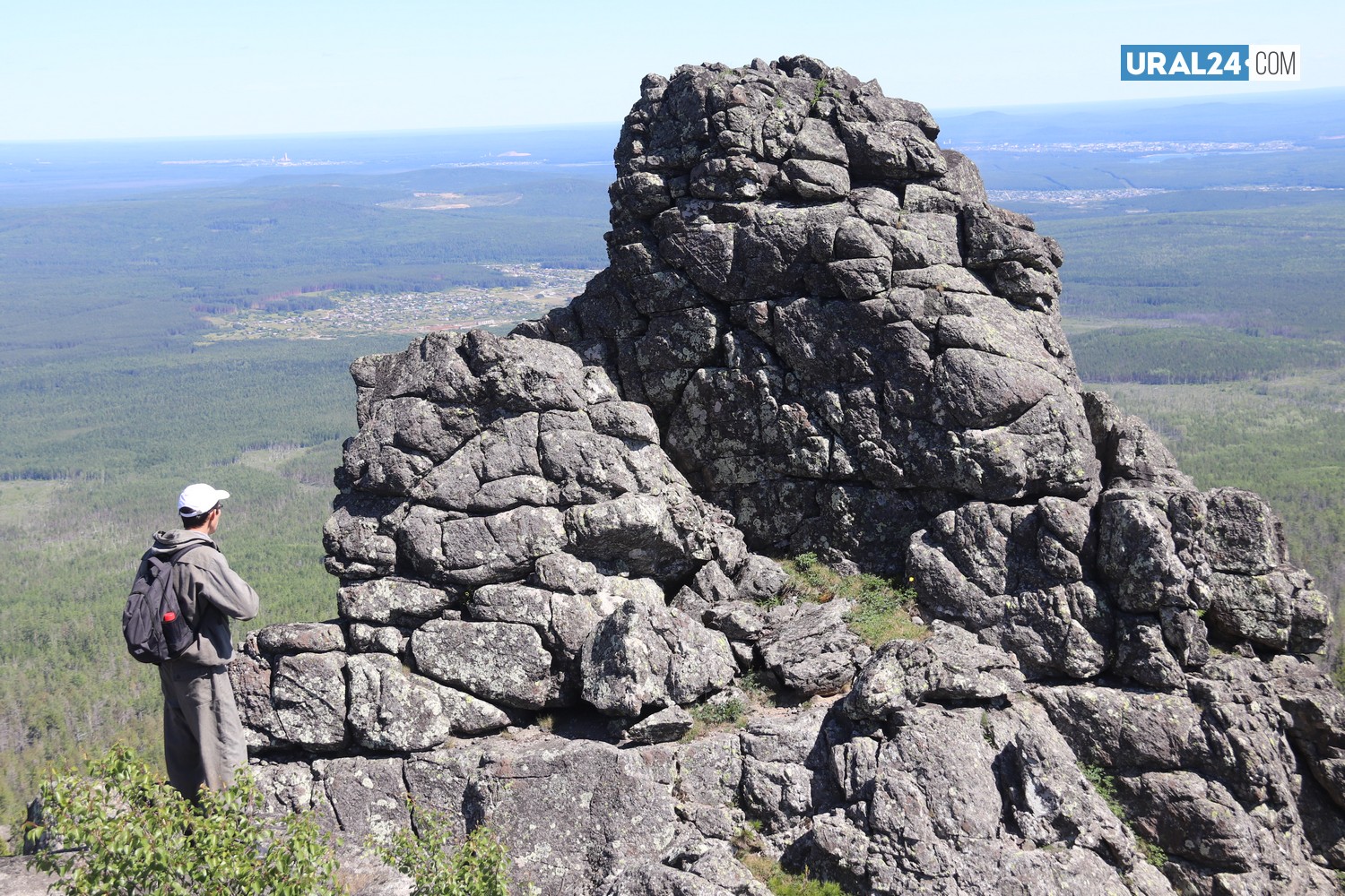«Несерьезная» гора: как я «взял» высоту, с которой открывается панорама на основные уральские вершины