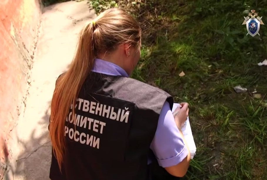 В Березниках 16-летняя школьница родила девочку и сбросила с пятого этажа  | В Прикамье школьница родила девочку и сбросила с высоты 