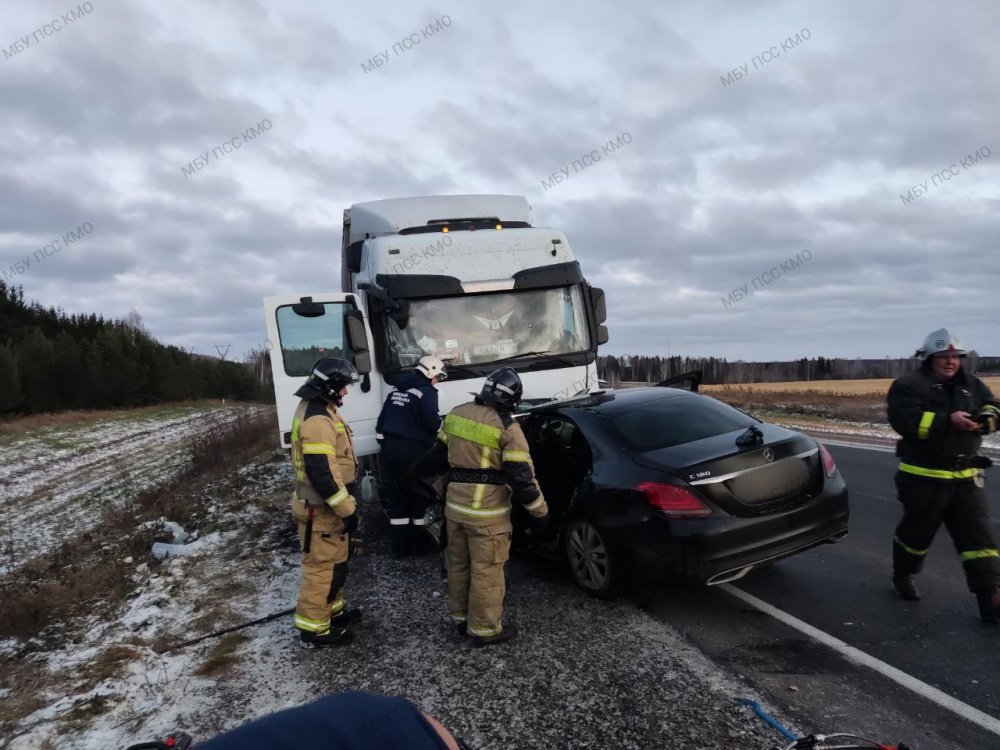 На пермской трассе погибли четыре молодых человека  | В Прикамье четверо юношей стали жертвами ДТП 