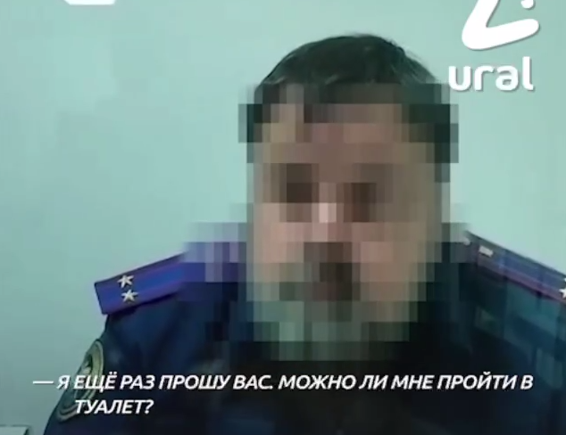 В Екатеринбурге активист справил нужду у отдела полиции и попал под арест | Уральский активист попал в изолятор, справив нужду у здания полиции 