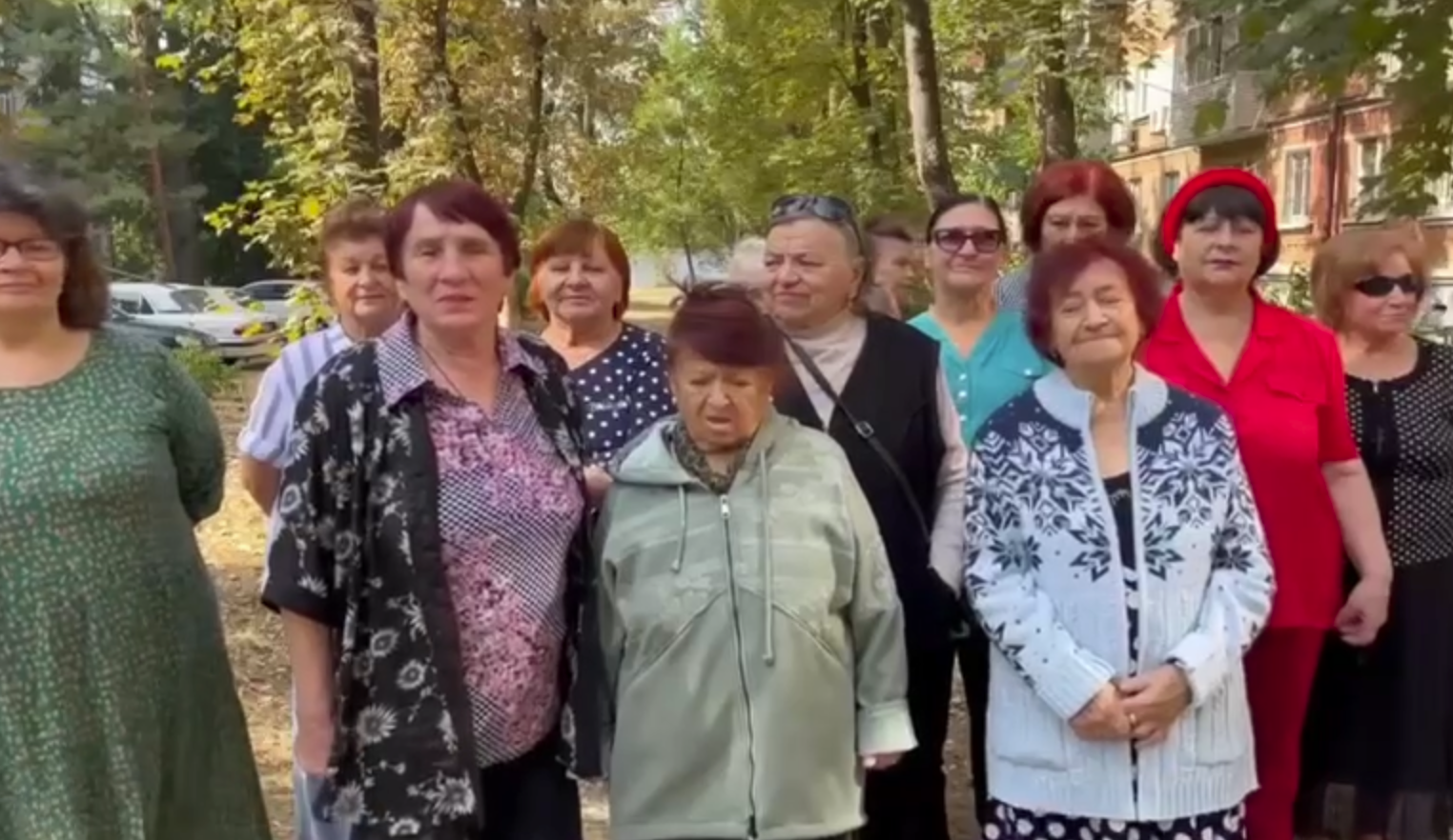 Пенсионерки из известной группы "Отряд Путина" обратились к популярной певице Клаве Коке