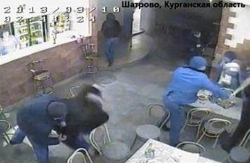 В Курганской области избили посетителей кафе. Видео