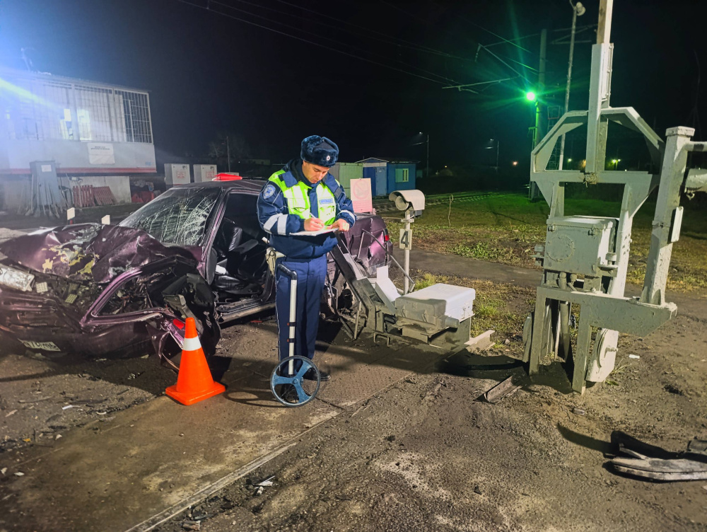В Екатеринбурге подросток устроил ДТП и попал в больницу | Подросток в Екатеринбурге спровоцировал ДТП и получил травмы В Екатеринбурге подросток устроил ДТП и попал в больницу | Подросток в Екатеринбурге спровоцировал ДТП и получил травмы