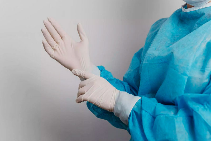 Ворота придавили 11-летнего мальчика в Екатеринбурге  | В Екатеринбурге ворота упали на 11-летнего мальчика 