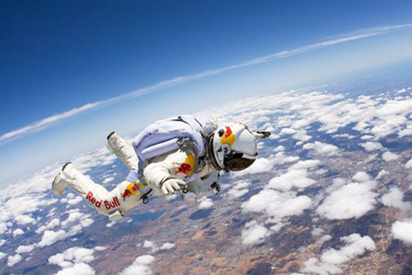 Австриец совершил прыжок из стратосферы. Видео