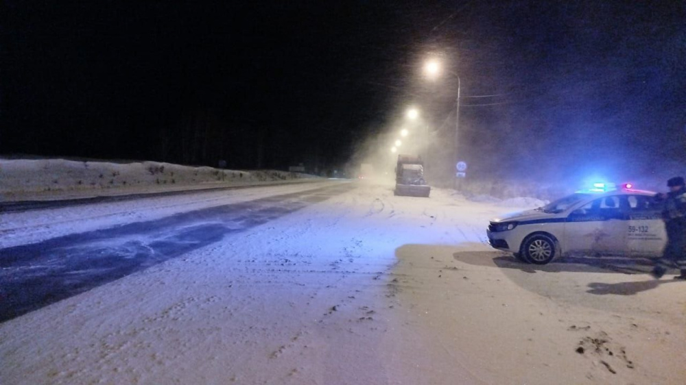 ГИБДД предупреждает уральцев о мощном снегопаде  | В ГИБДД напомнили свердловчанам о снежных заносах 