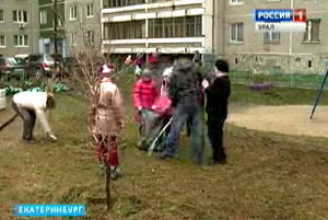 Масштабный субботник прошел в Екатеринбурге в выходные