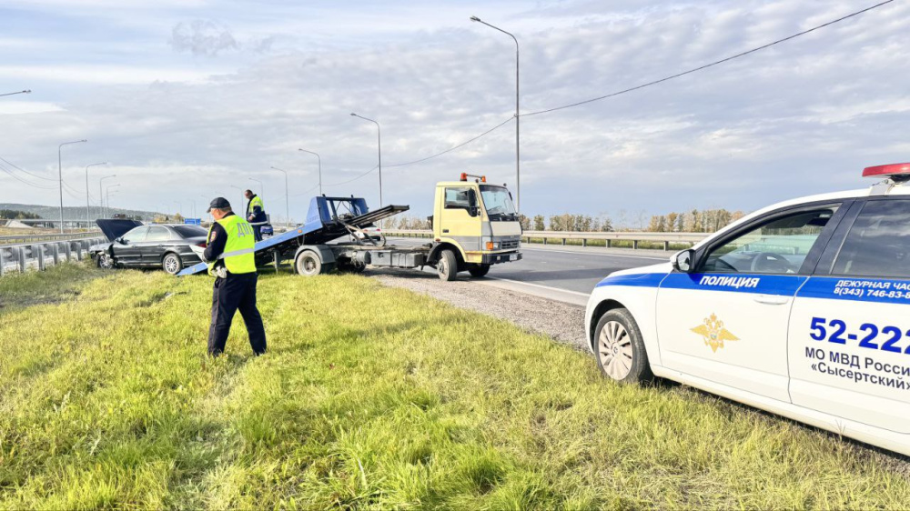 Под Екатеринбургом столкнулись две машины, есть пострадавший | Пьяный водитель пострадал в ДТП на трассе на Урале Под Екатеринбургом столкнулись две машины, есть пострадавший | Пьяный водитель пострадал в ДТП на трассе на Урале