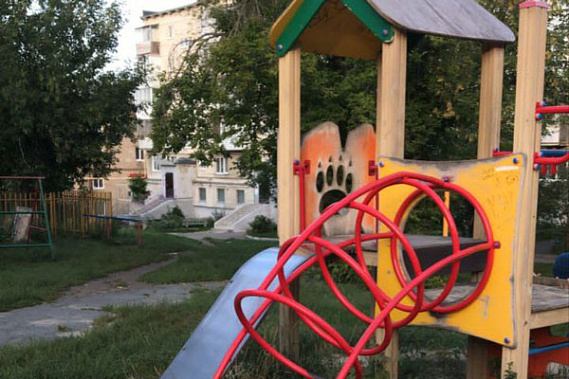 Жители Каменска-Уральского жалуются на разобранную детскую площадку 