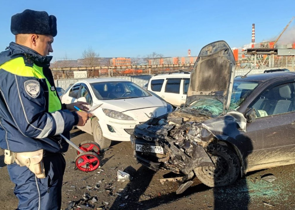 Под Ревдой на трассе произошло массовое ДТП | Массовое ДТП произошло на трассе под Ревдой Под Ревдой на трассе произошло массовое ДТП | Массовое ДТП произошло на трассе под Ревдой