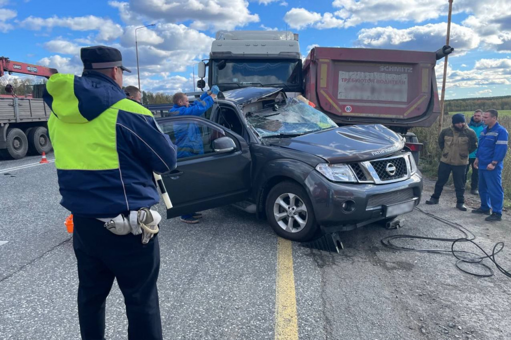 На Урале семейная пара пострадала в ДТП с участием трех автомобилей | Мужчина и женщина серьёзно травмировались в ДТП на Урале
