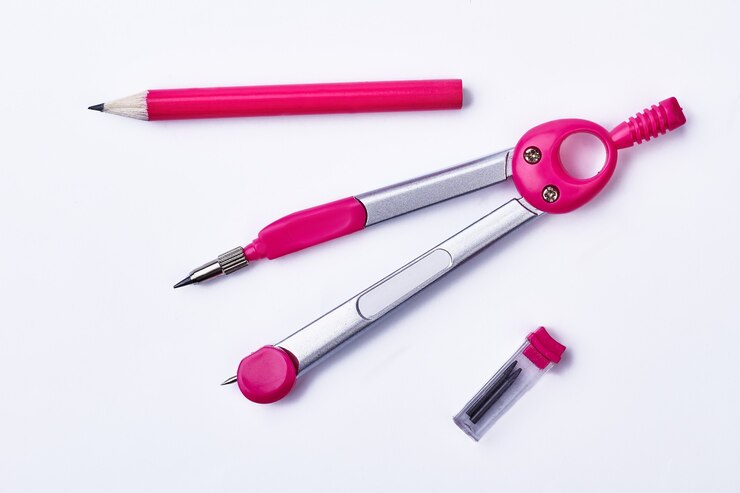 На Урале педагог 27 раз уколола школьника циркулем 