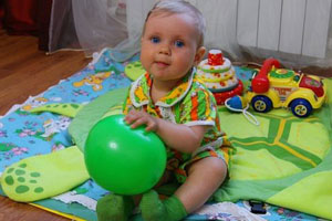 Маленькой девочке нужна помощь