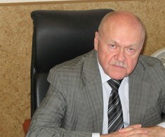 77-летний Борис Лозовский снова возглавит журфак УрФУ?  | Деканом журфака УрФУ может снова стать Борис Лозовский 