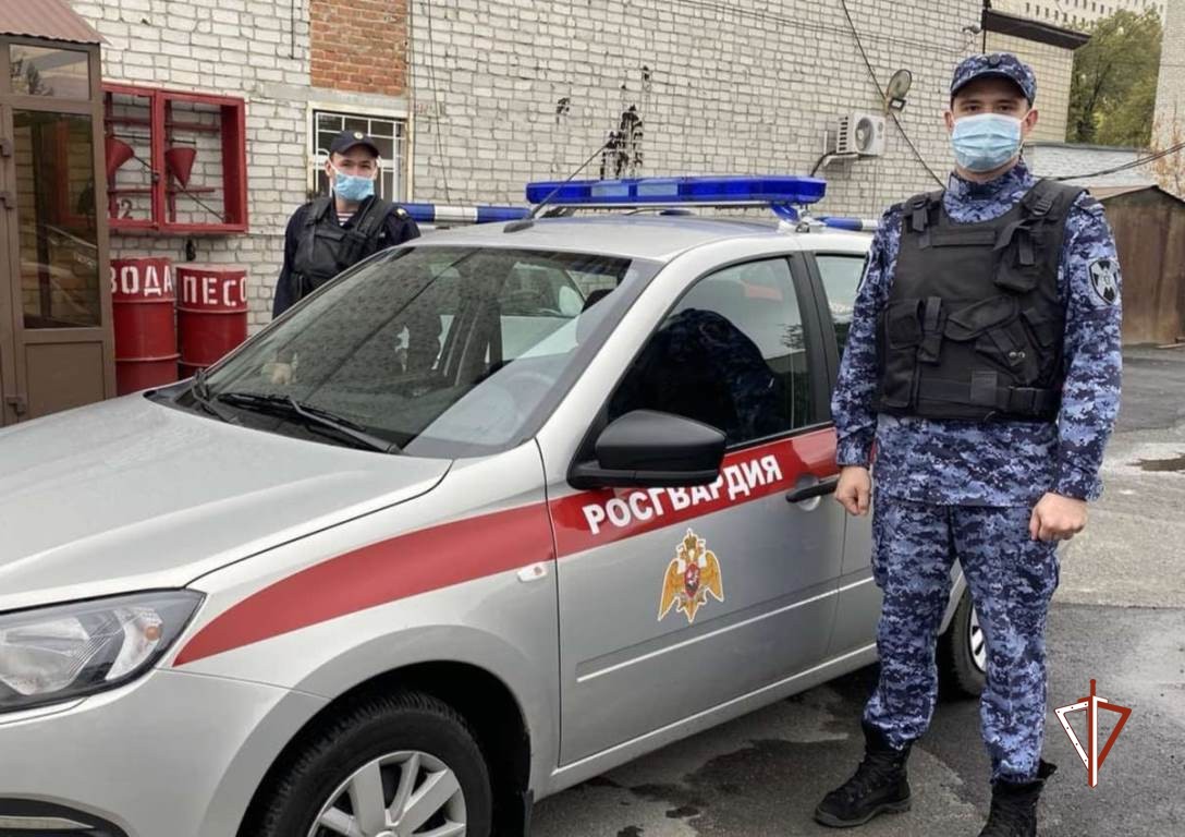 Экипаж вневедомственной охраны Росгвардии задержал мужчину с пистолетом в Тюмени