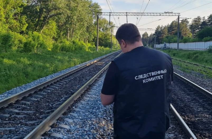 Под Первоуральском поезд насмерть сбил пожилую женщину  | На Урале женщина погибла под колёсами поезда 