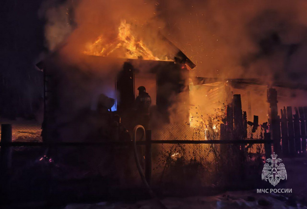 Умерла под кроватью — что известно о девочке, погибшей в пожаре на Урале | Погибшая в пожаре под Челябинском девочка пряталась от огня под кроватью Умерла под кроватью — что известно о девочке, погибшей в пожаре на Урале | Погибшая в пожаре под Челябинском девочка пряталась от огня под кроватью