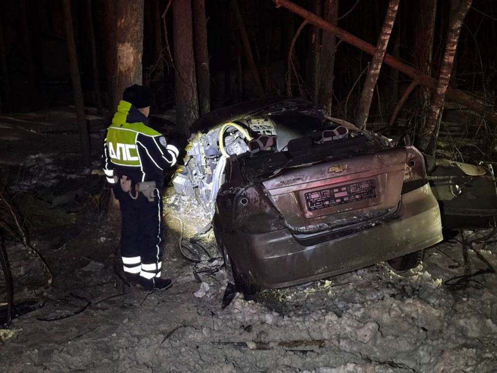 В Екатеринбурге 26-летняя женщина-водитель погибла в ДТП  | Молодая женщина-водитель погибла в ДТП в Екатеринбурге 
