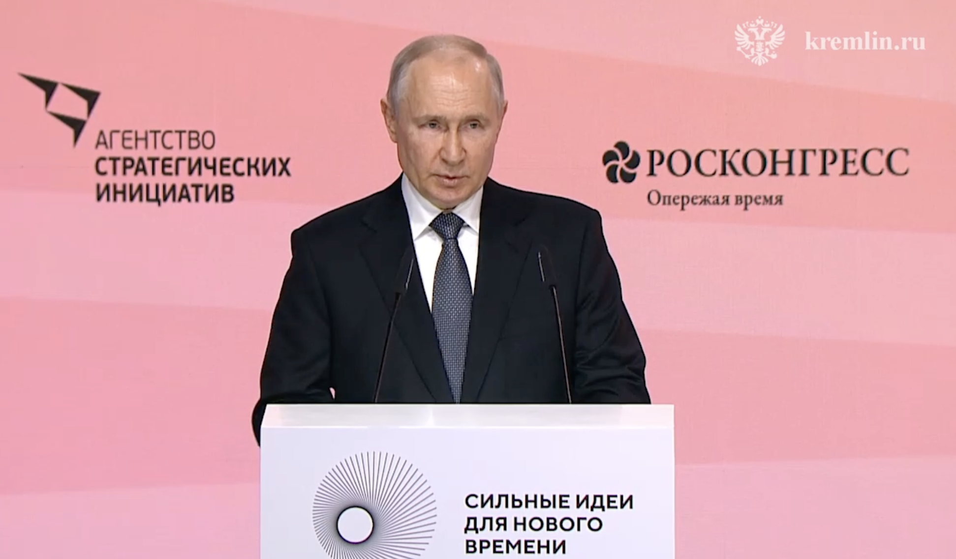 Путин: необходимо продвигать отечественные бренды в СМИ, особенно государственных Путин: необходимо продвигать отечественные бренды в СМИ, особенно государственных