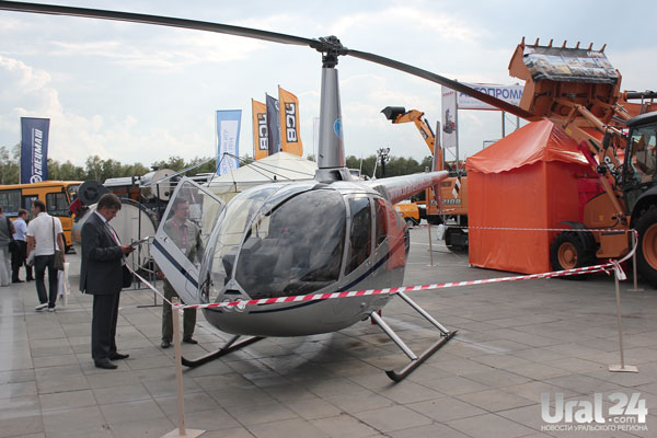«Иннопром»: уличная атмосфера пафоса и фотосессии на фоне вертолета