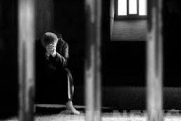 В Челябинске опасный преступник попытался разбить себе голову В Челябинске опасный преступник попытался разбить себе голову