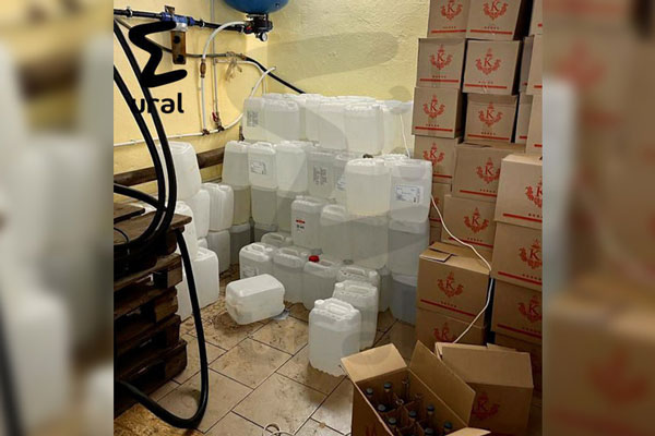 На Урале накрыли гараж, где разливали контрафактную водку