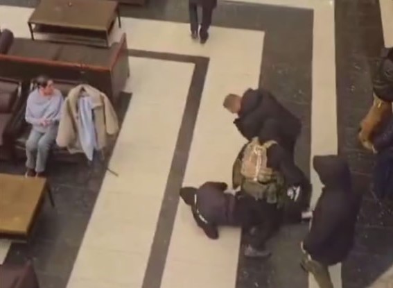 В Атриум Палас Отель в Екатеринбурге ворвались силовики. Видео | В Екатеринбурге силовики ворвались в Атриум Палас Отель В Атриум Палас Отель в Екатеринбурге ворвались силовики. Видео | В Екатеринбурге силовики ворвались в Атриум Палас Отель