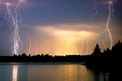 В Германии молния ударила 43 человека сразу В Германии молния ударила 43 человека сразу