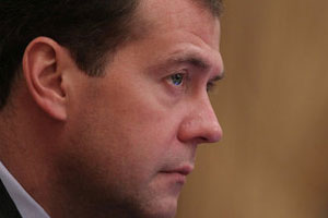 Медведев прибыл в Махачкалу, где пройдет заседание по развитию СКФО