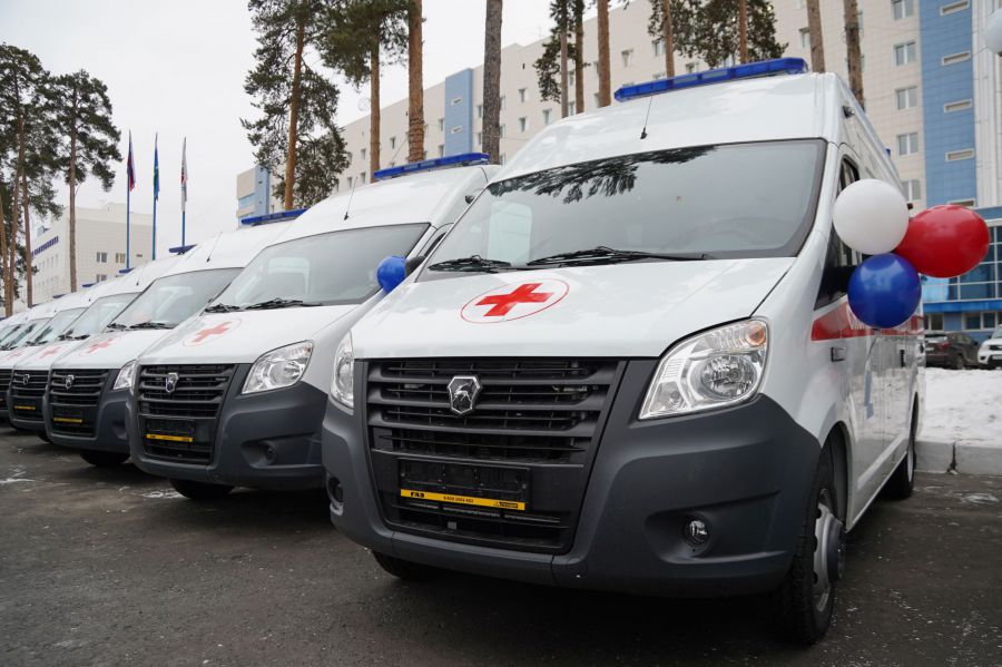 Новые автомобили скорой помощи получили 18 свердловских больниц | Свердловские больницы получили 23 новые машины скорой помощи 