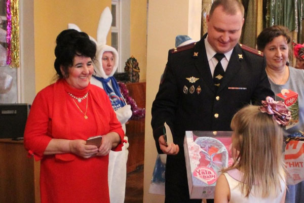 Свердловские полицейские исполнили мечту воспитанницы Тавдинского центра «Золушка»