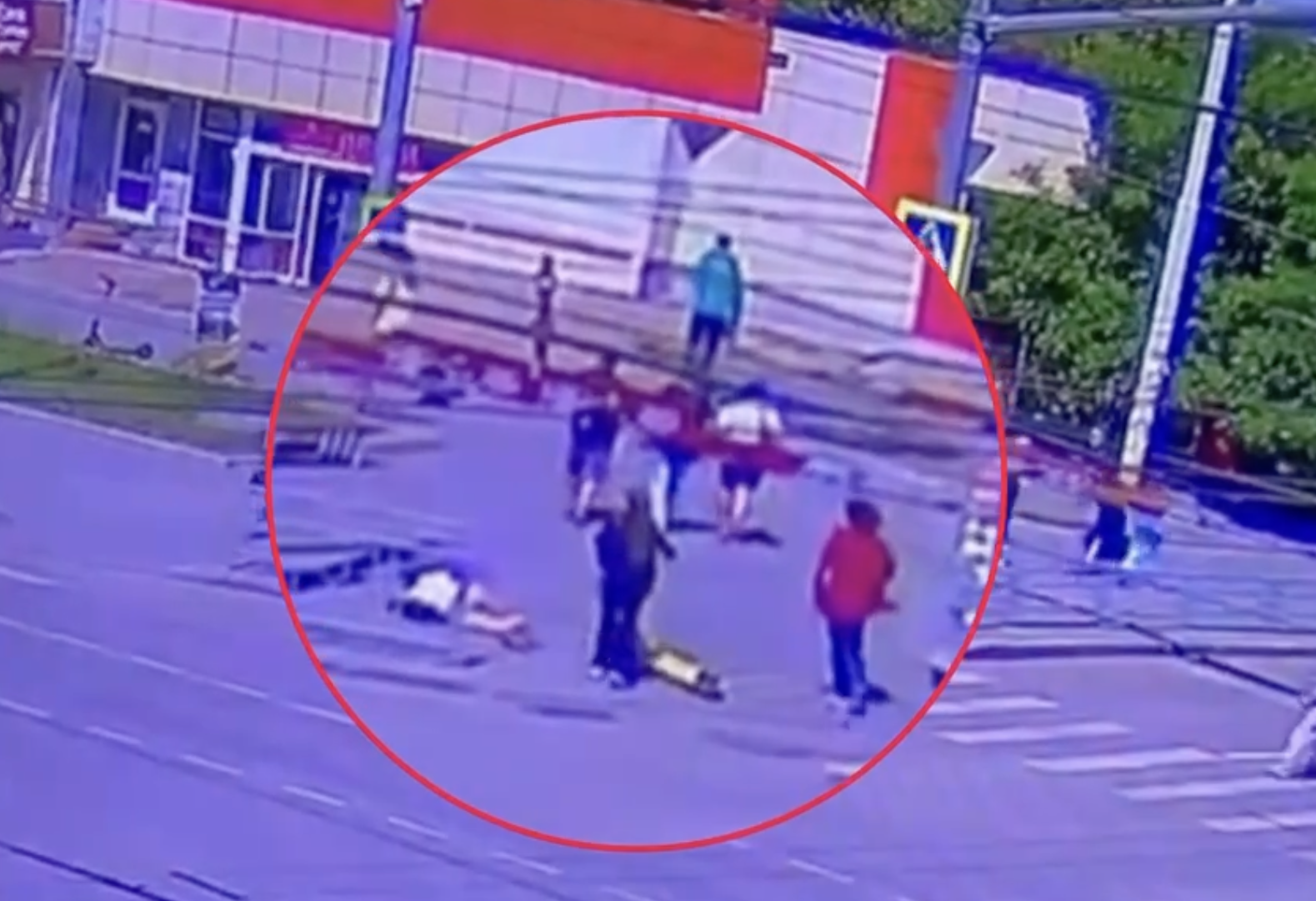 В Екатеринбурге самокатчик сбил пешехода В Екатеринбурге самокатчик сбил пешехода