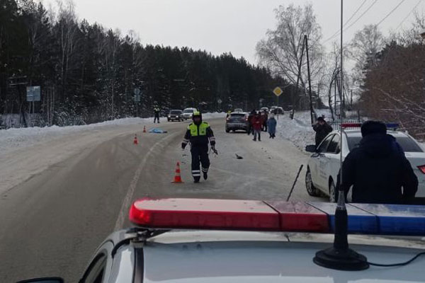 "Бежала в магазин". На Среднем Урале водитель иномарки сбила 12-летнюю девочку, перебегавшую дорогу в неположенном месте