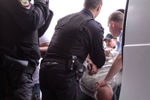 По делу о массовых беспорядках со стрельбой в цыганском поселке проведены обыски и задержания