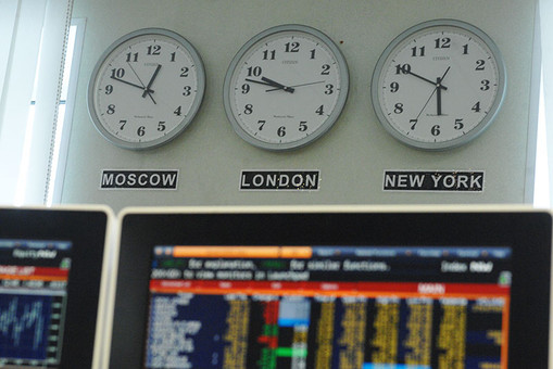 Все выше и выше: доллар перешагнул отметку в 50 рублей