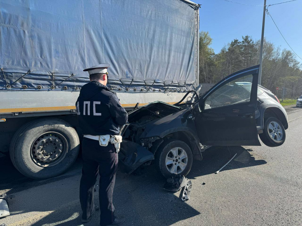 Под Первоуральском случилось серьёзное ДТП, пострадал человек | Nissan врезался в фуру на трассе Пермь — Екатеринбург Под Первоуральском случилось серьёзное ДТП, пострадал человек | Nissan врезался в фуру на трассе Пермь — Екатеринбург
